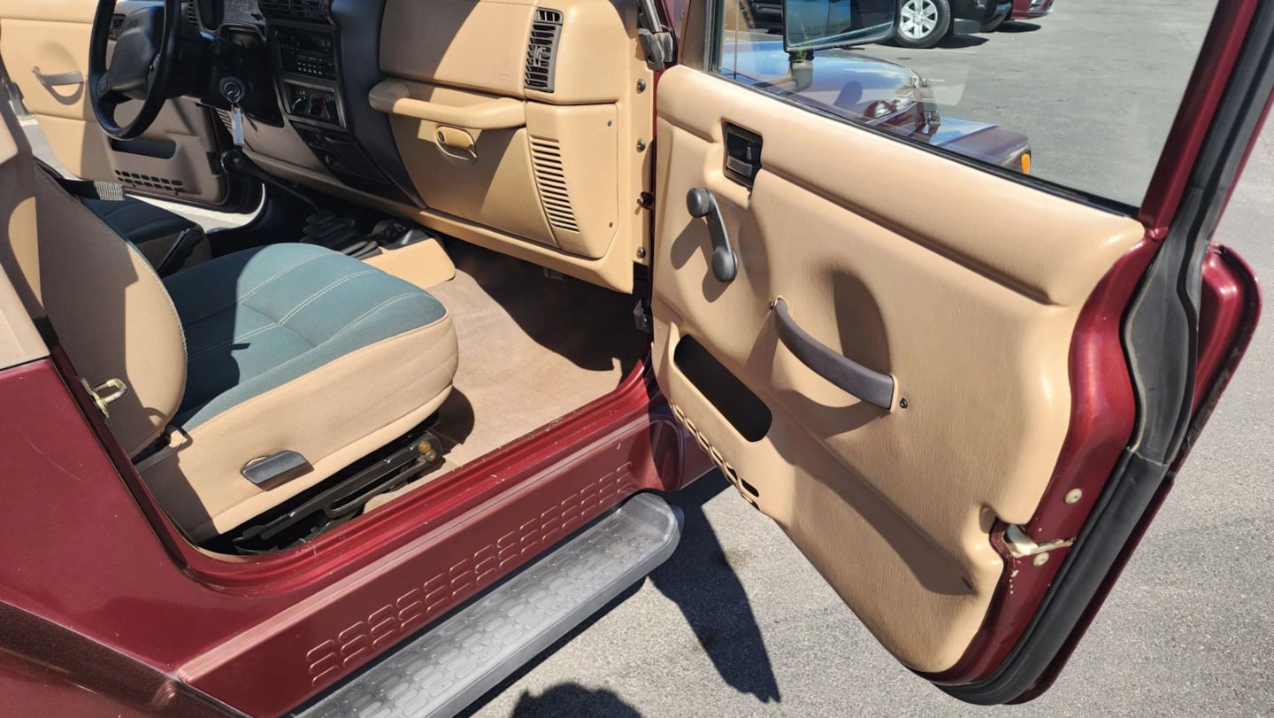 Jeep Wrangler photo 12