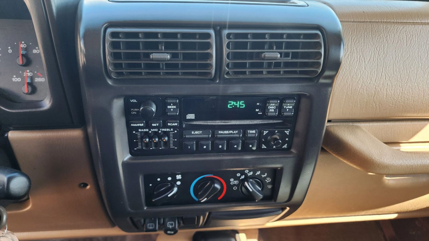 Jeep Wrangler photo 22