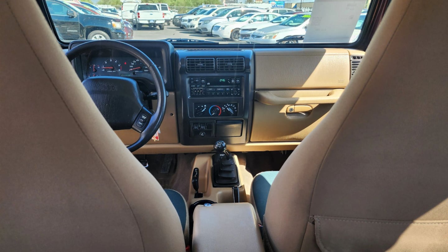 Jeep Wrangler photo 28