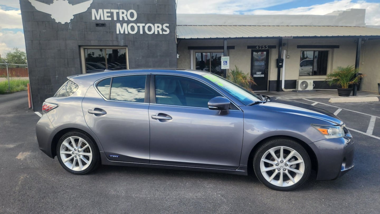 Lexus CT photo 3
