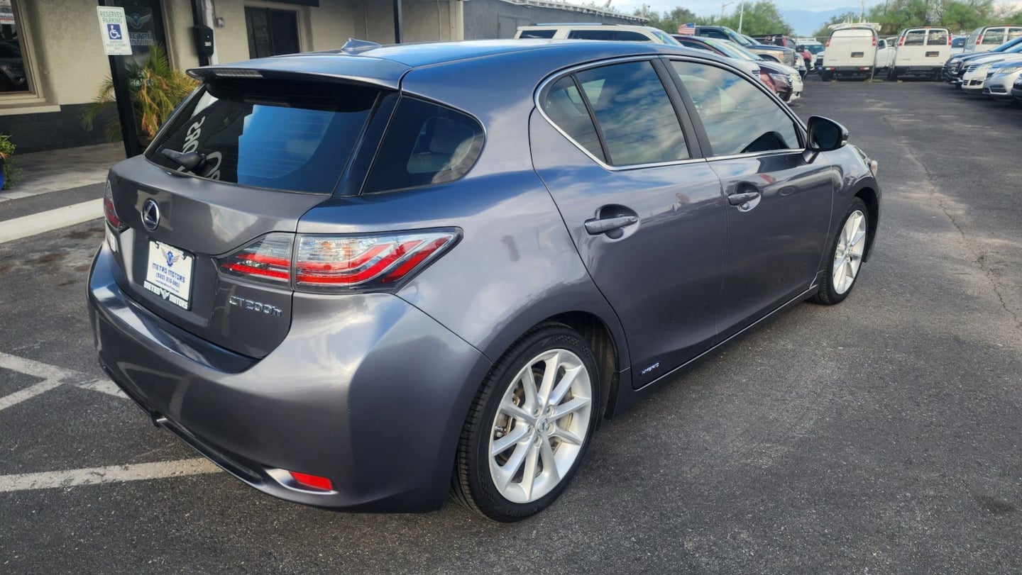 Lexus CT photo 4