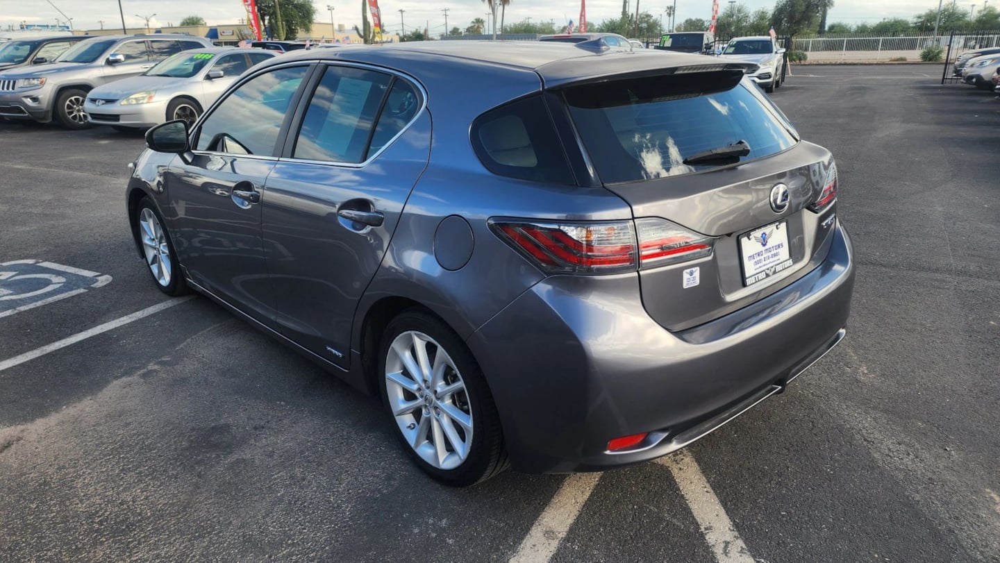 Lexus CT photo 6