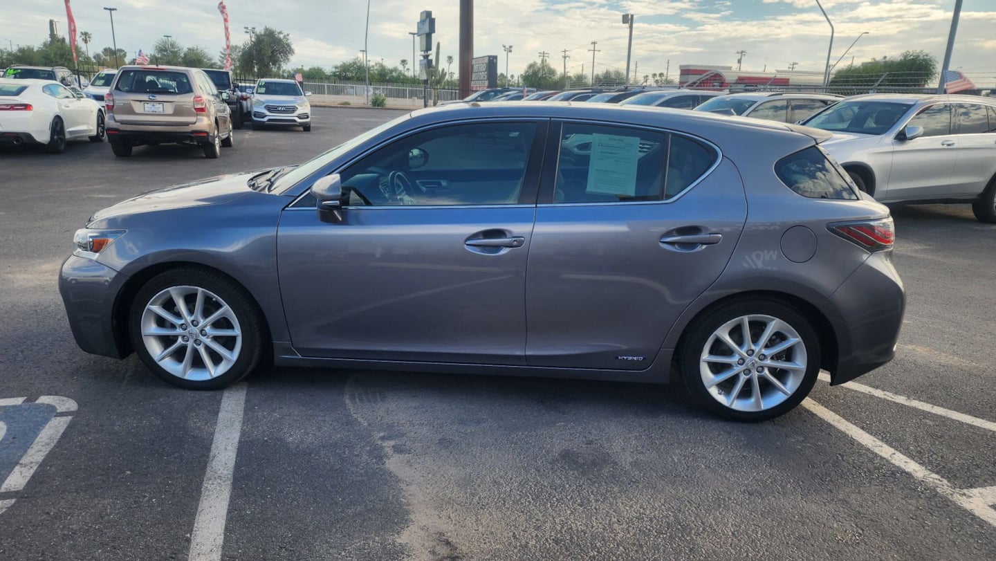 Lexus CT photo 7