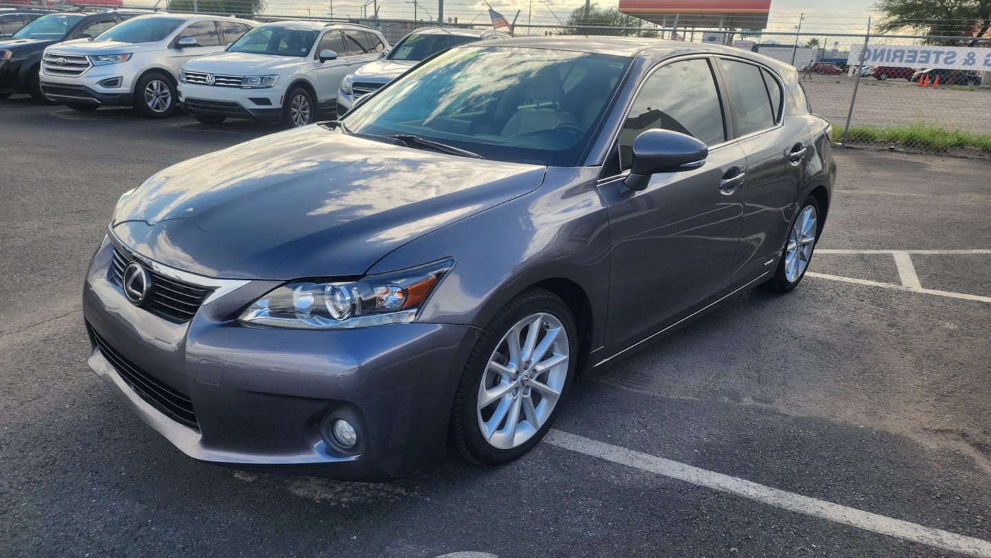 Lexus CT photo 8