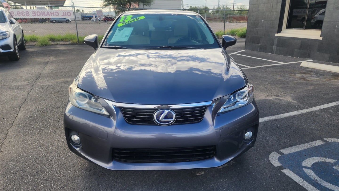 Lexus CT photo 9