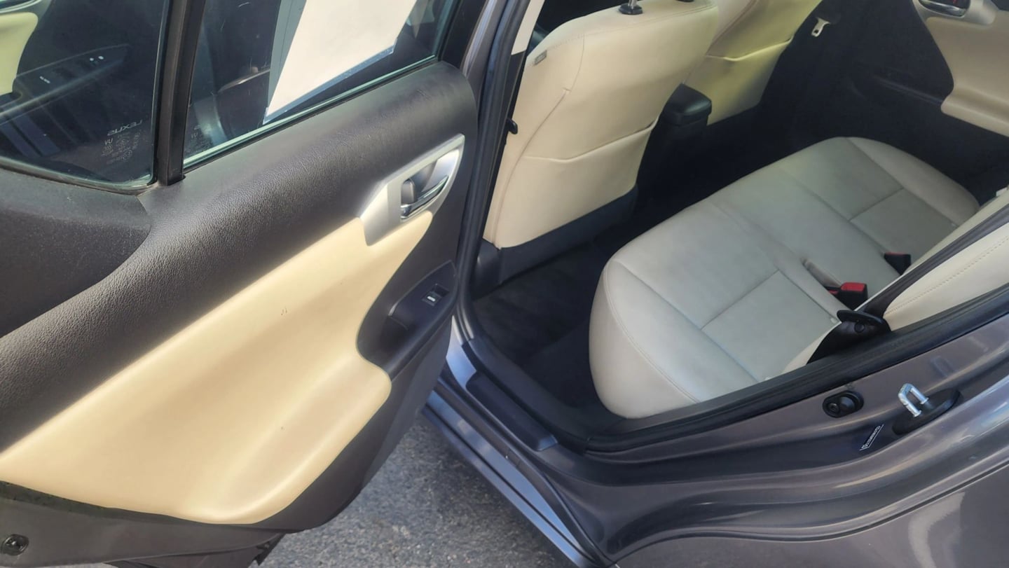 Lexus CT photo 12