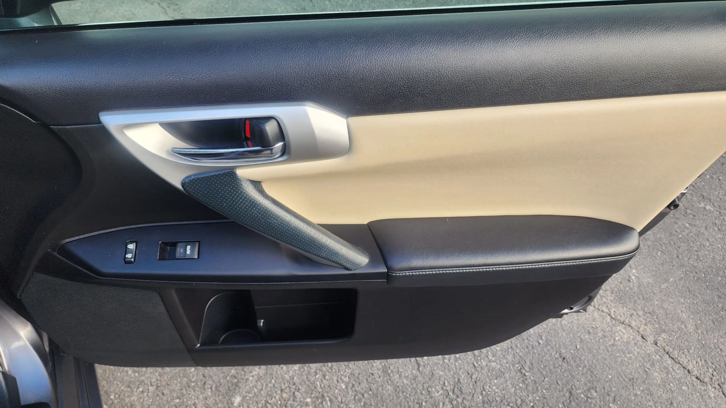 Lexus CT photo 19