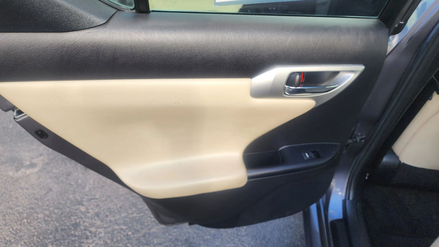 Lexus CT photo 21