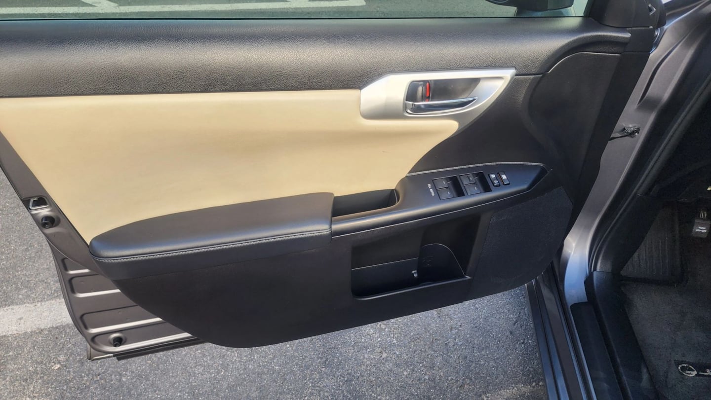 Lexus CT photo 22