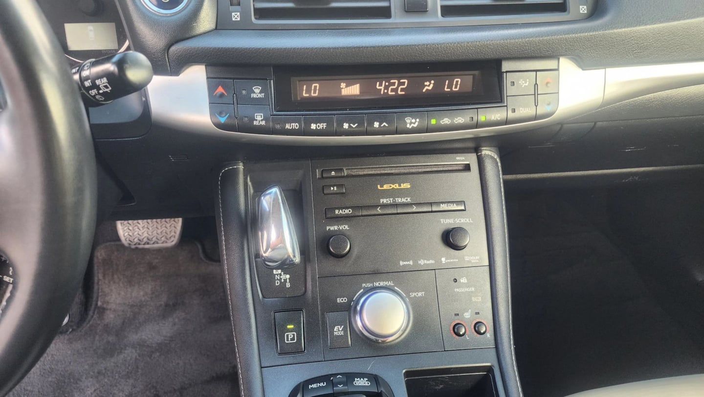 Lexus CT photo 28