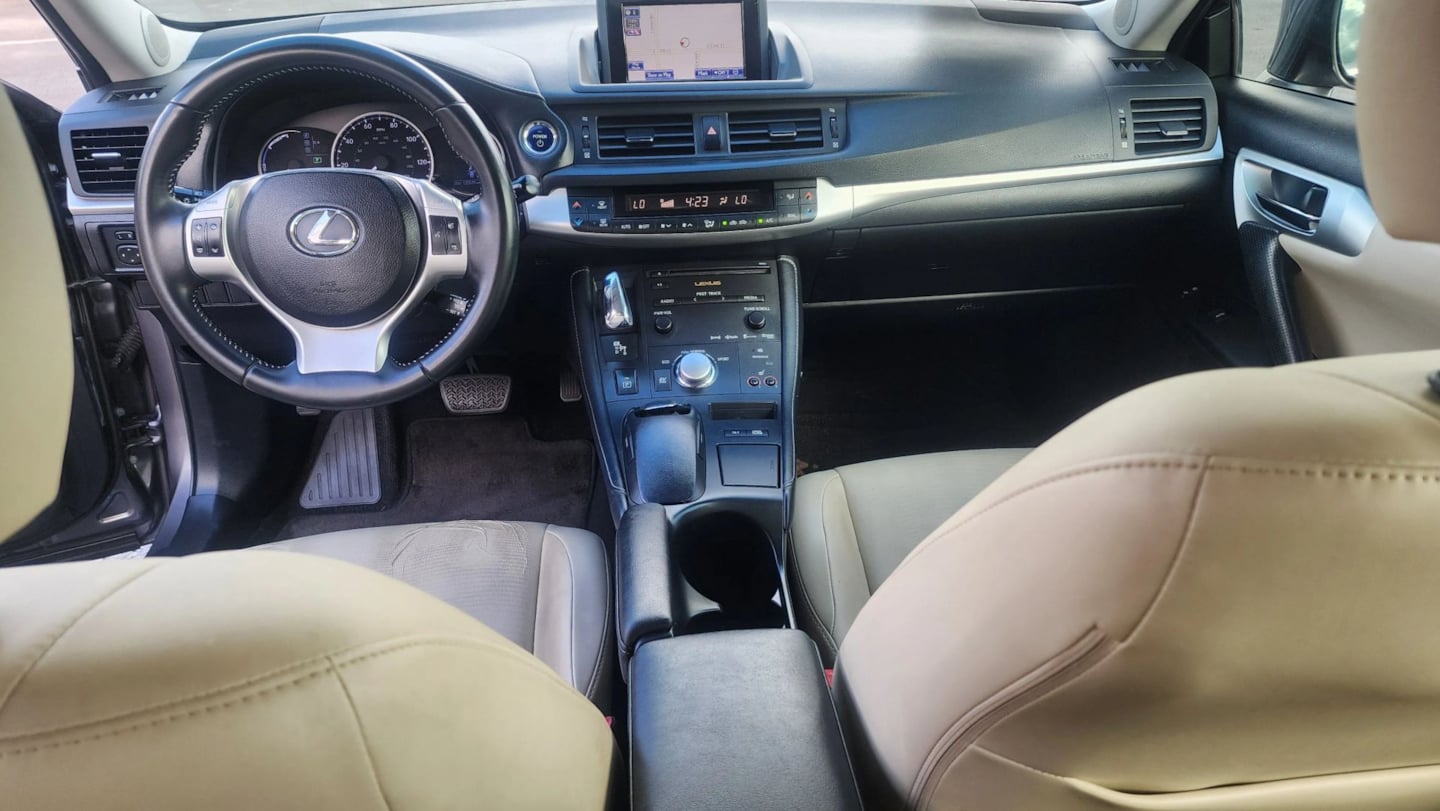 Lexus CT photo 34