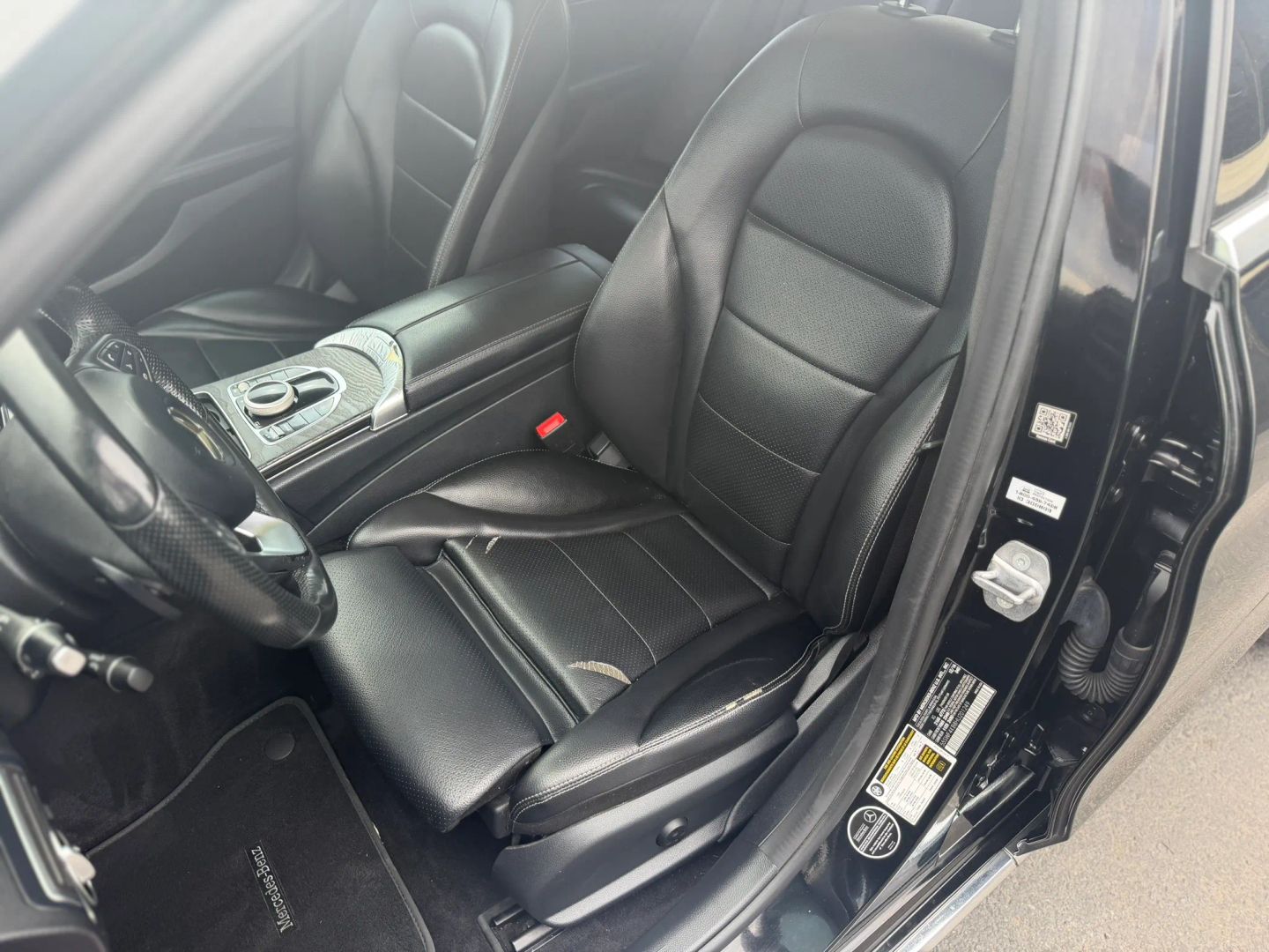 Mercedes-Benz C300 photo 14