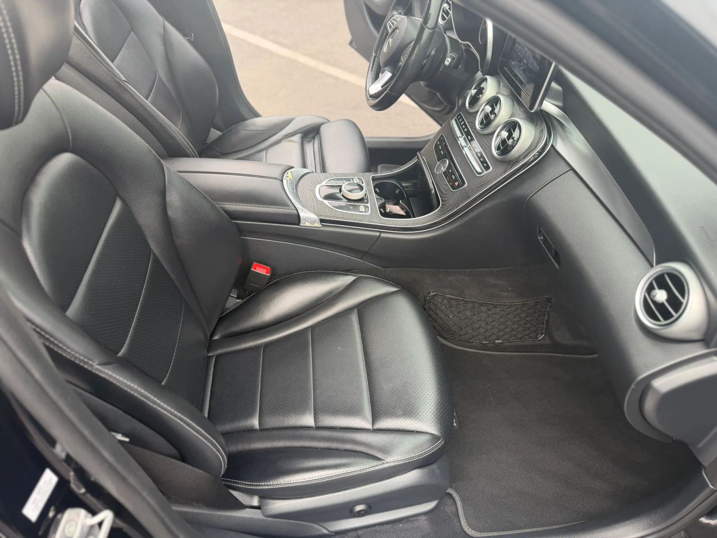 Mercedes-Benz C300 photo 17