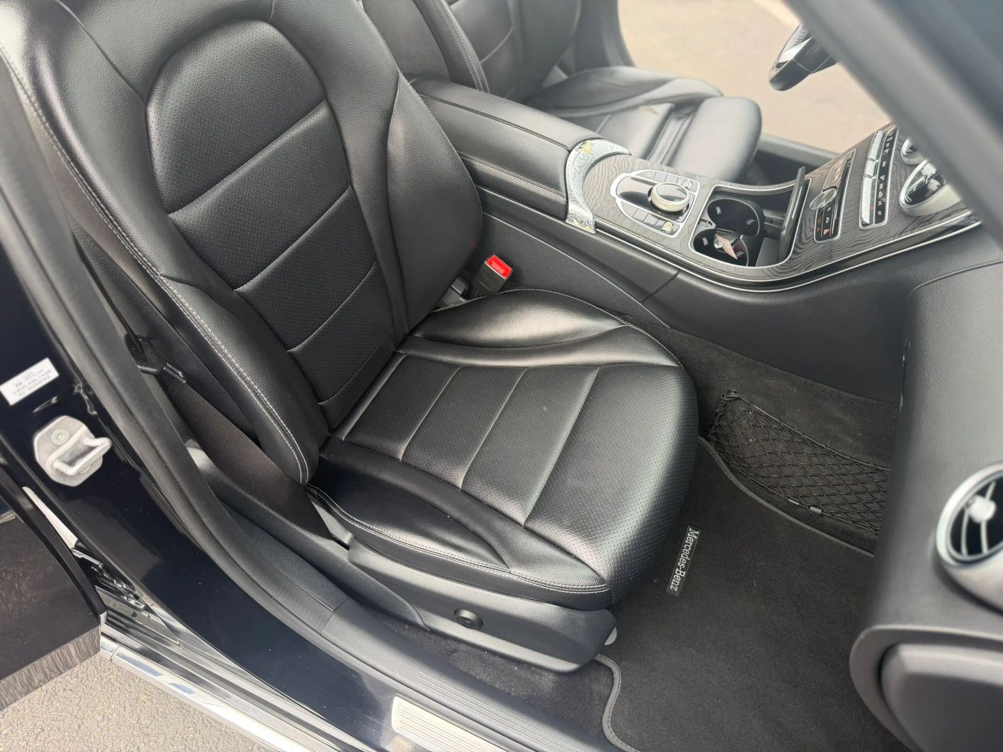 Mercedes-Benz C300 photo 18