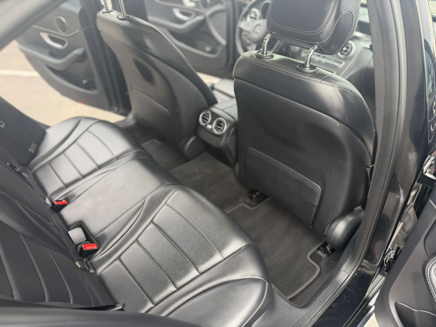 Mercedes-Benz C300 photo 20