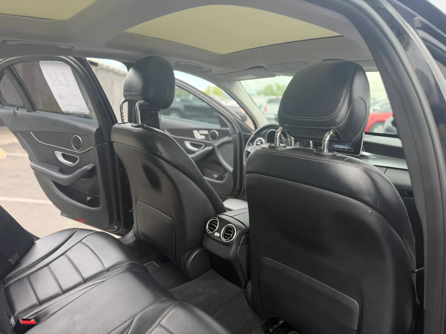 Mercedes-Benz C300 photo 21