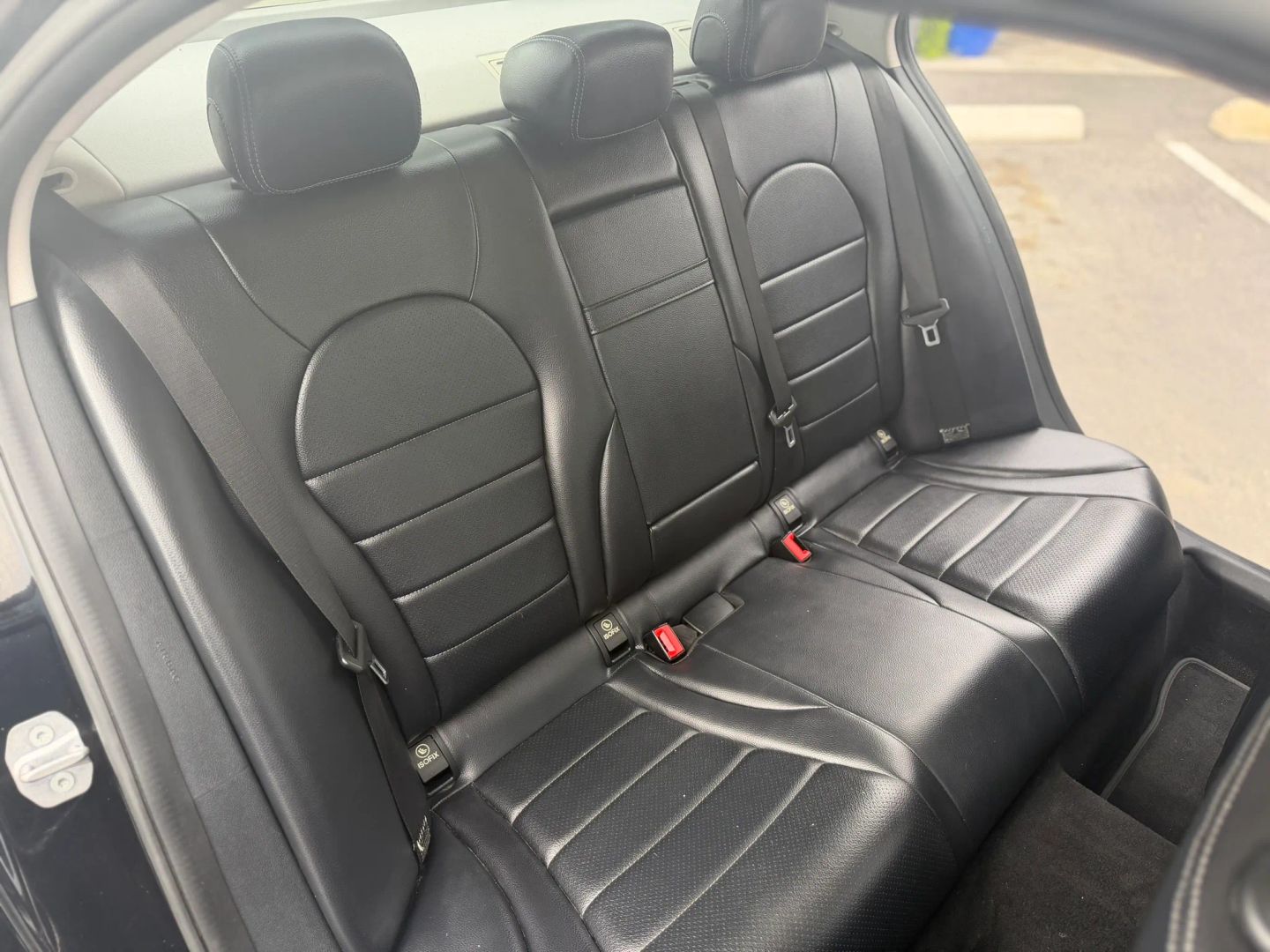 Mercedes-Benz C300 photo 22