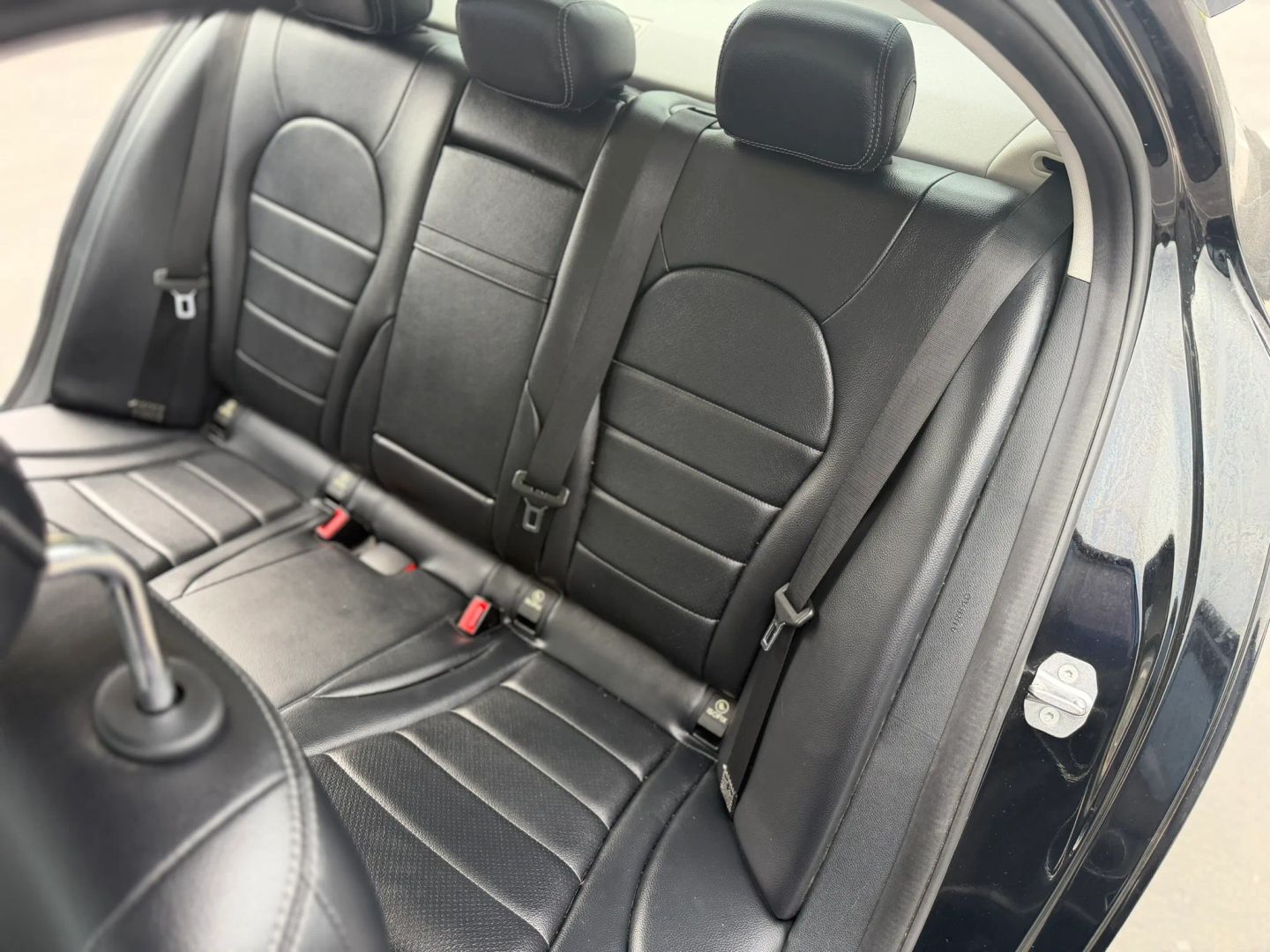 Mercedes-Benz C300 photo 25