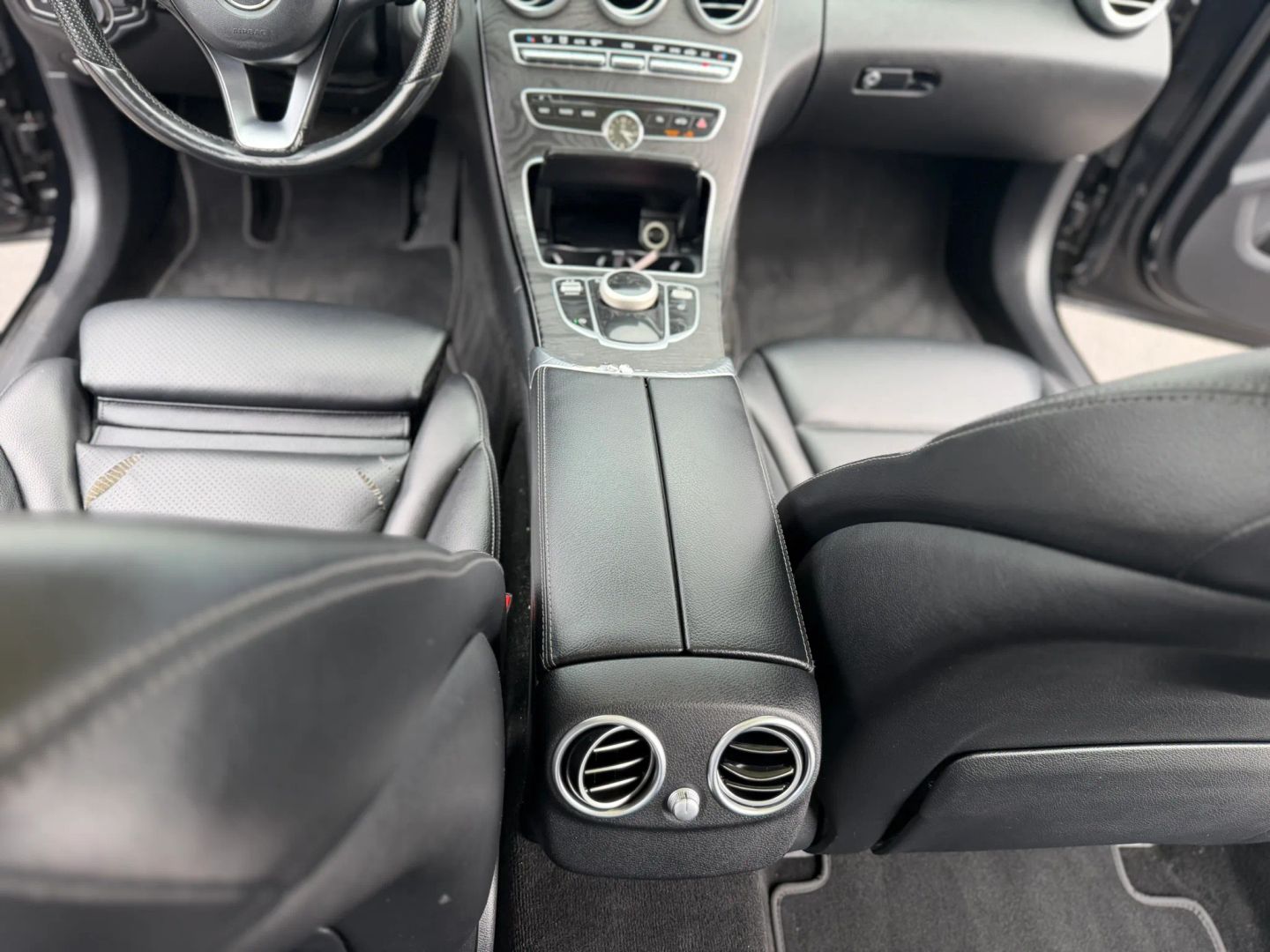 Mercedes-Benz C300 photo 27
