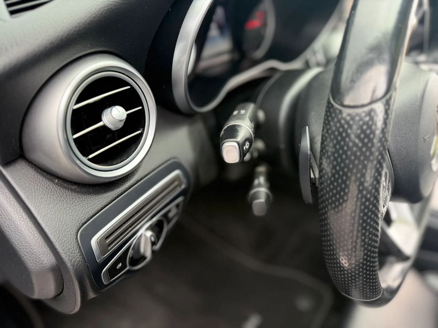Mercedes-Benz C300 photo 34