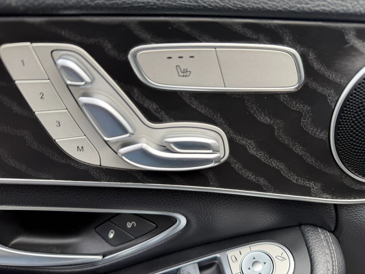 Mercedes-Benz C300 photo 36