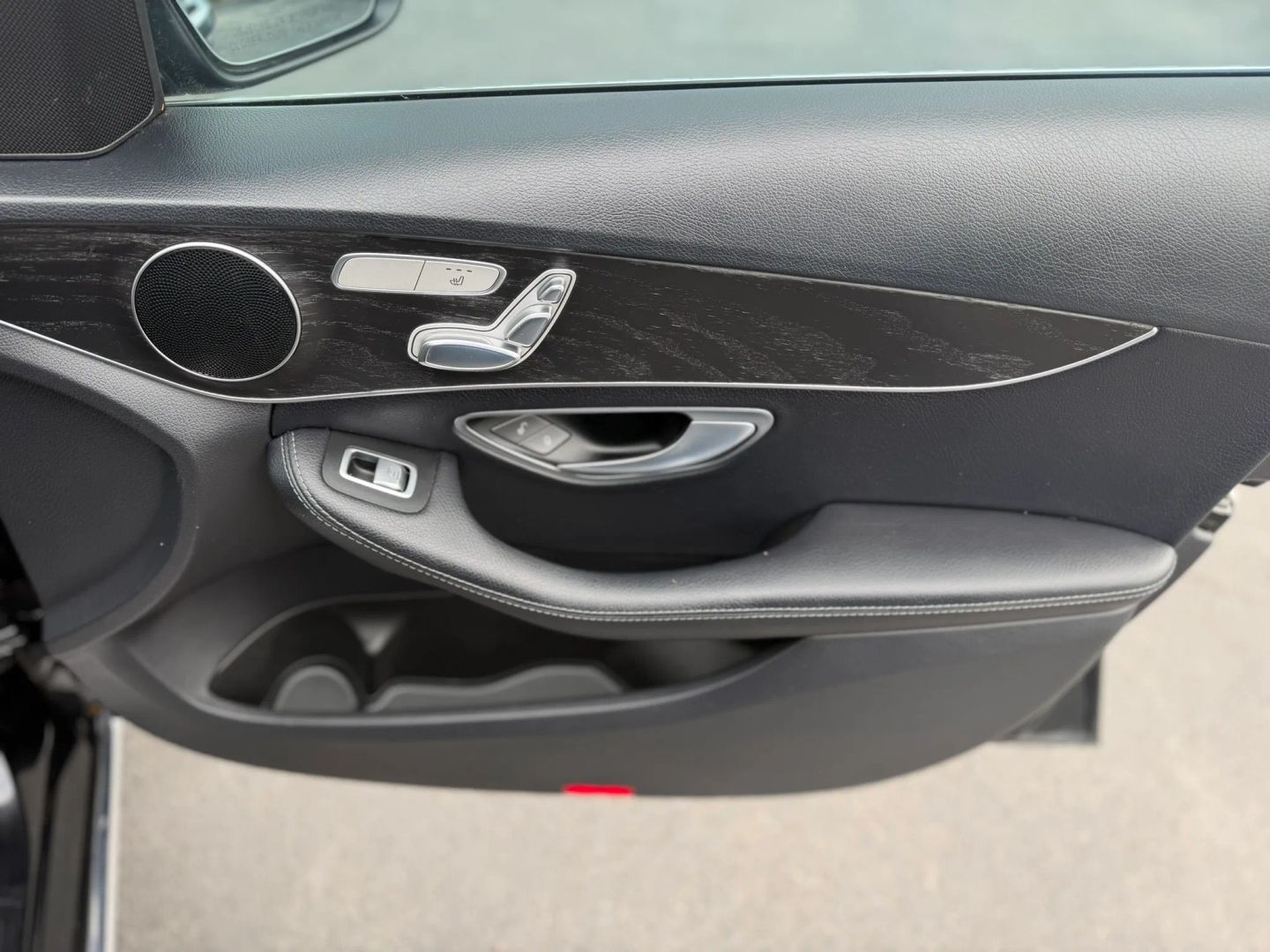 Mercedes-Benz C300 photo 37