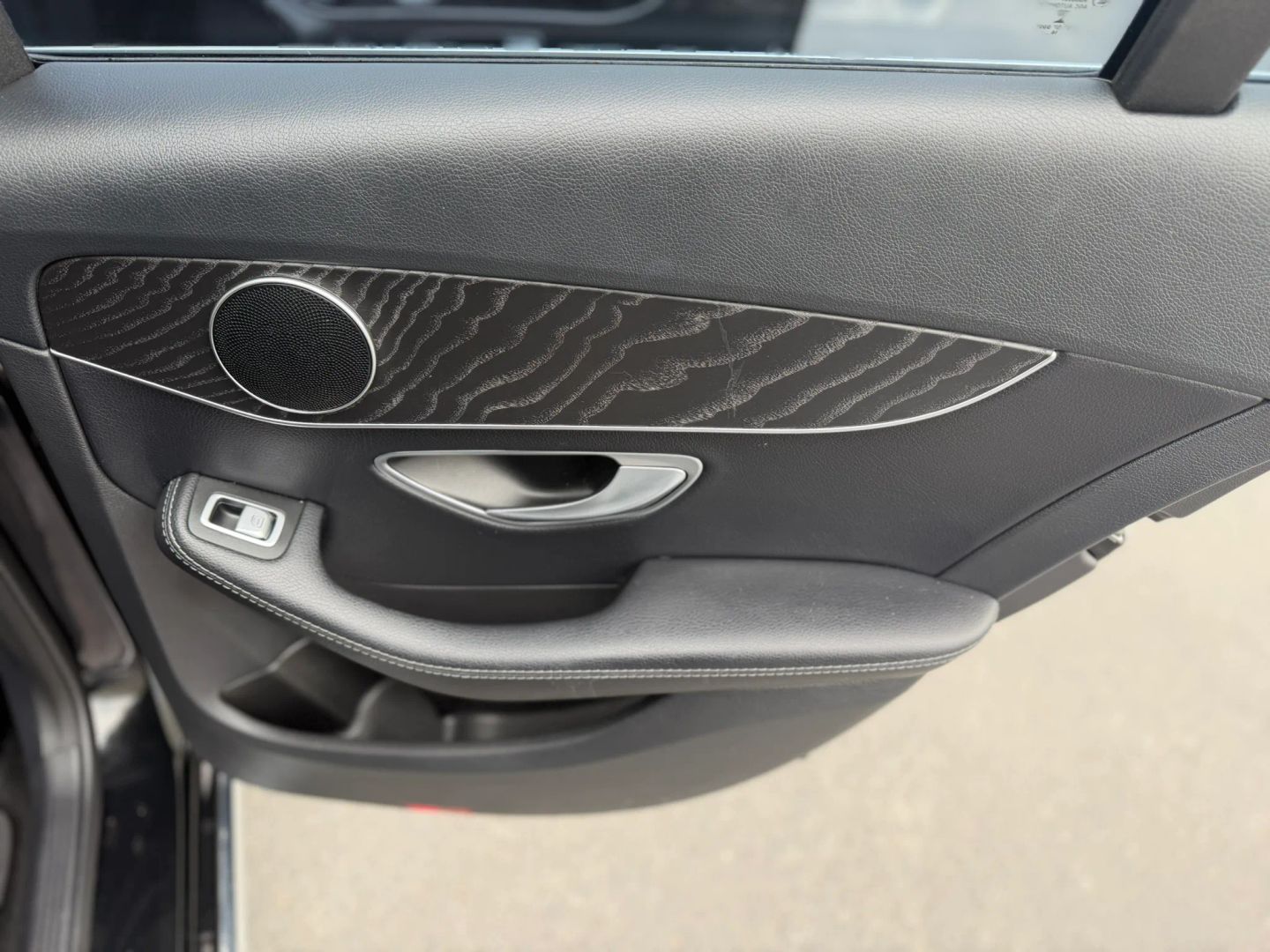 Mercedes-Benz C300 photo 38