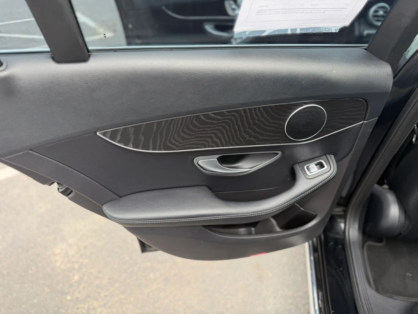 Mercedes-Benz C300 photo 39