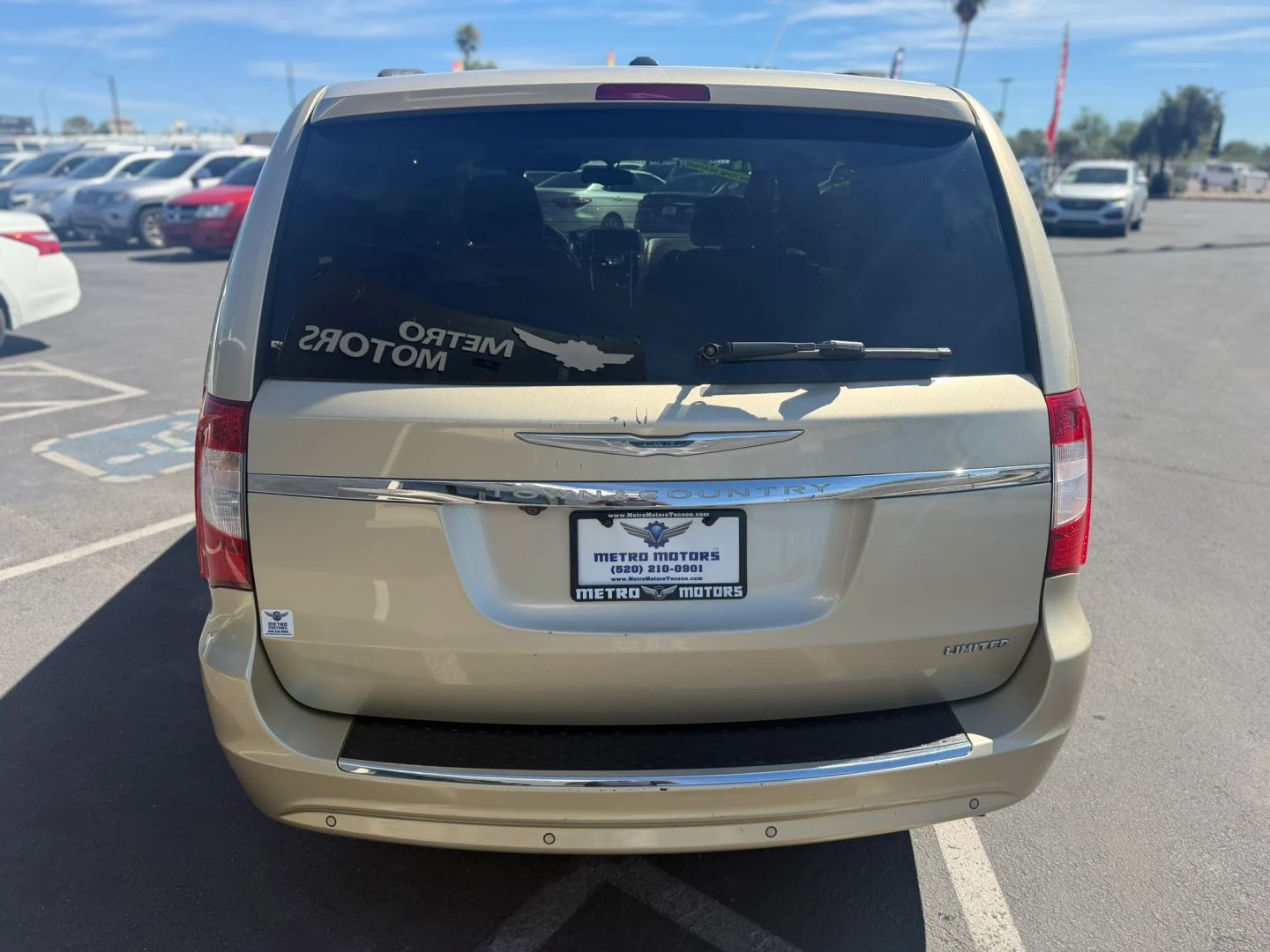 Chrysler Town and Country photo 5