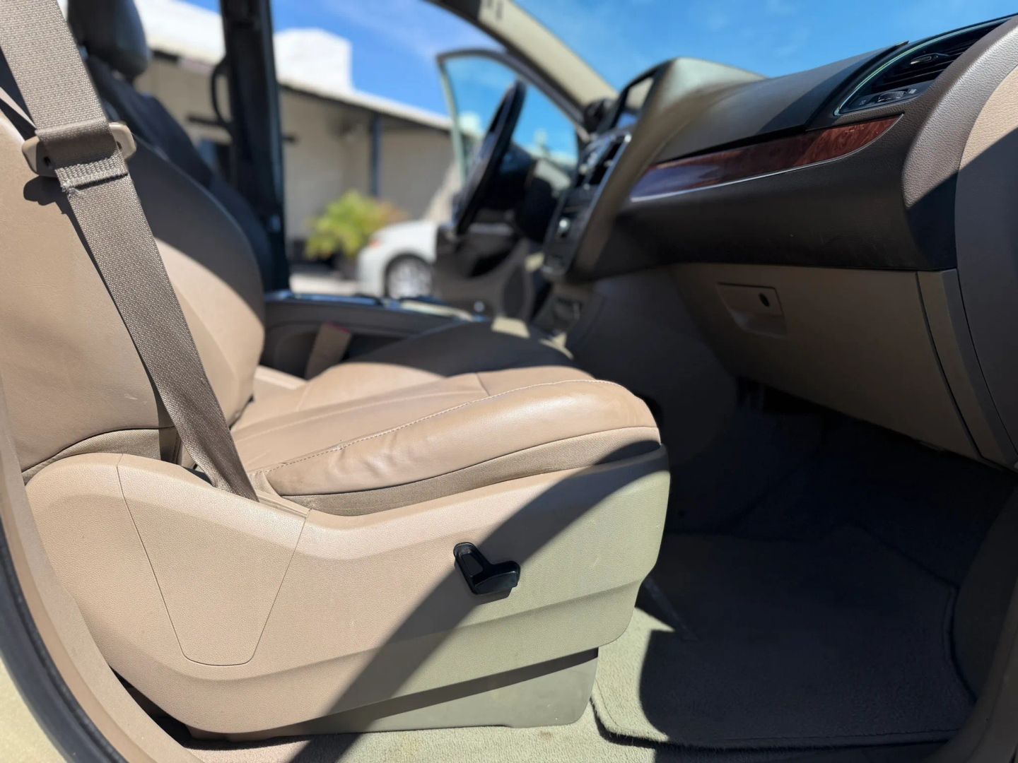Chrysler Town and Country photo 17