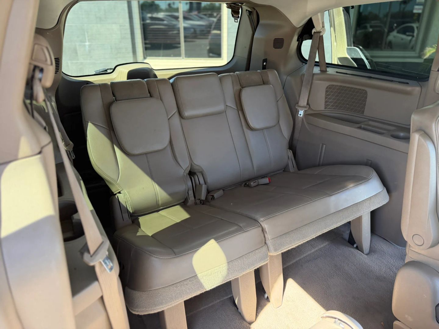Chrysler Town and Country photo 26