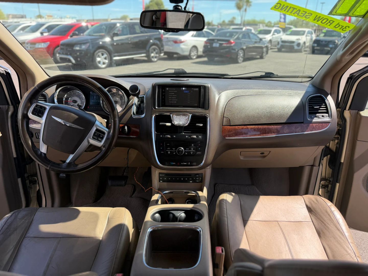 Chrysler Town and Country photo 28