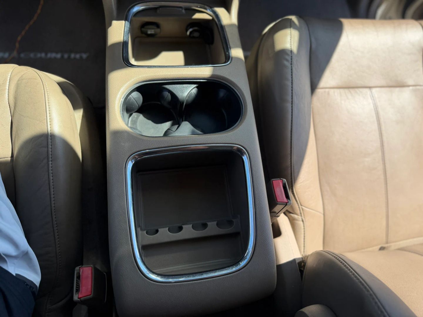 Chrysler Town and Country photo 31