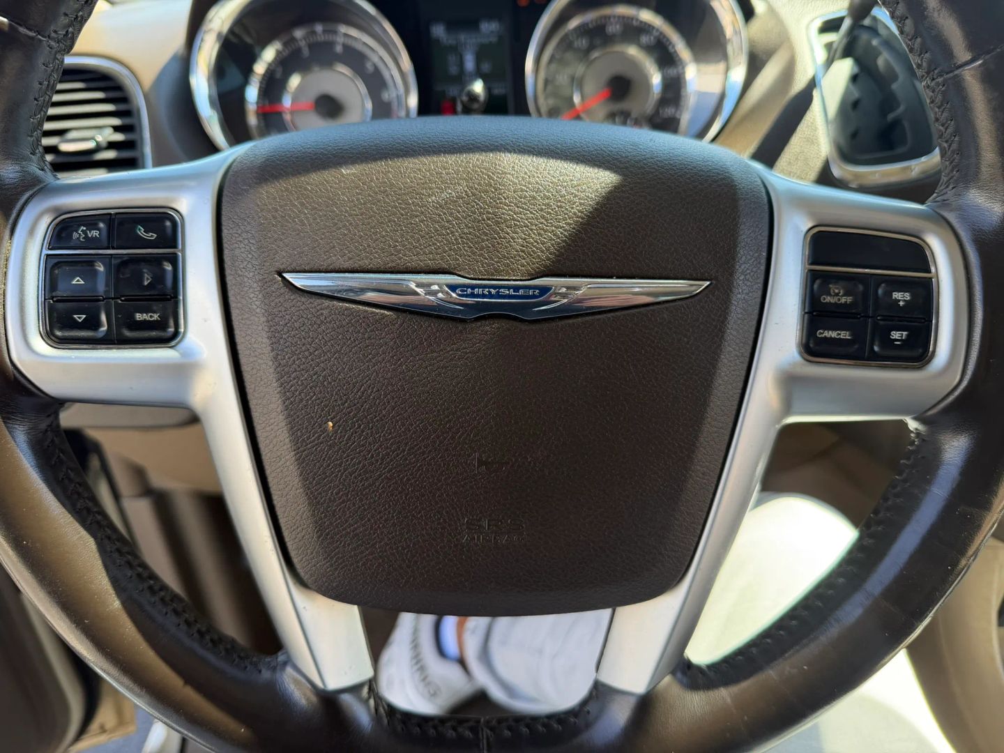 Chrysler Town and Country photo 35