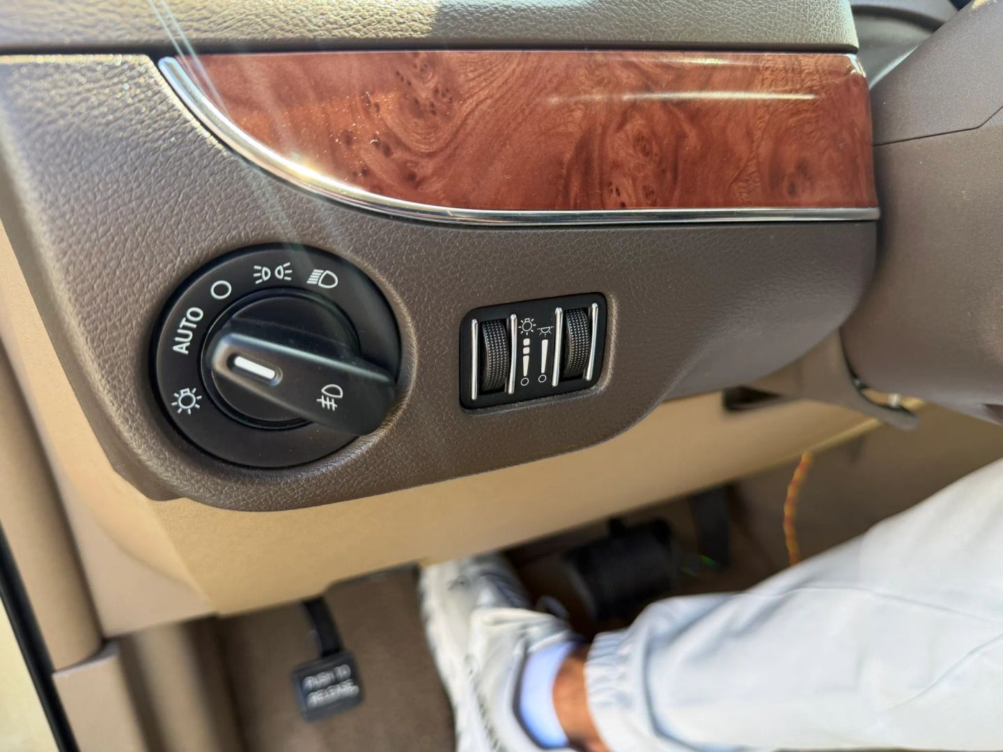 Chrysler Town and Country photo 37