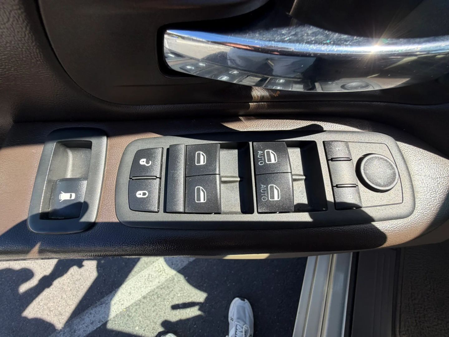 Chrysler Town and Country photo 40