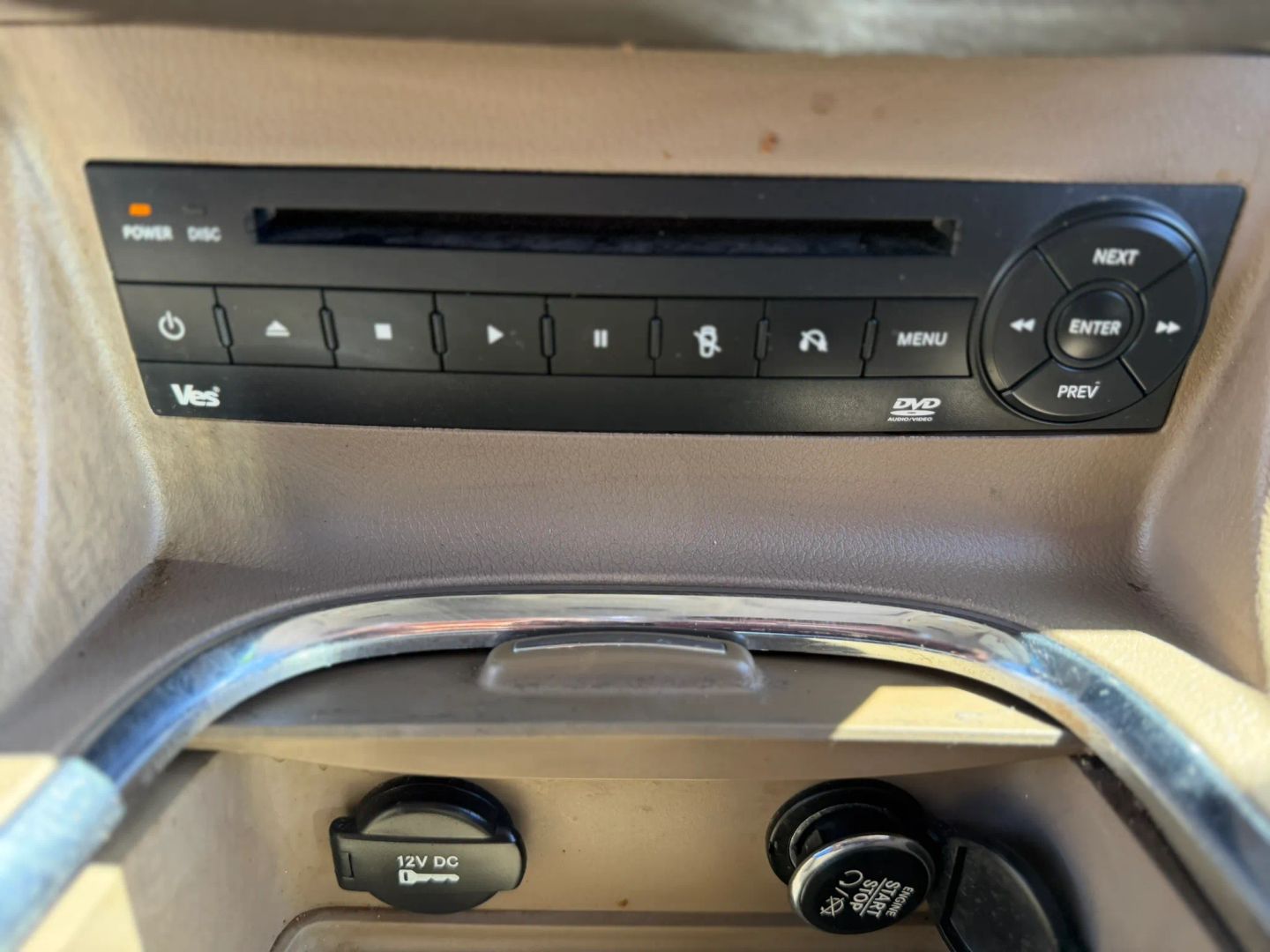 Chrysler Town and Country photo 42