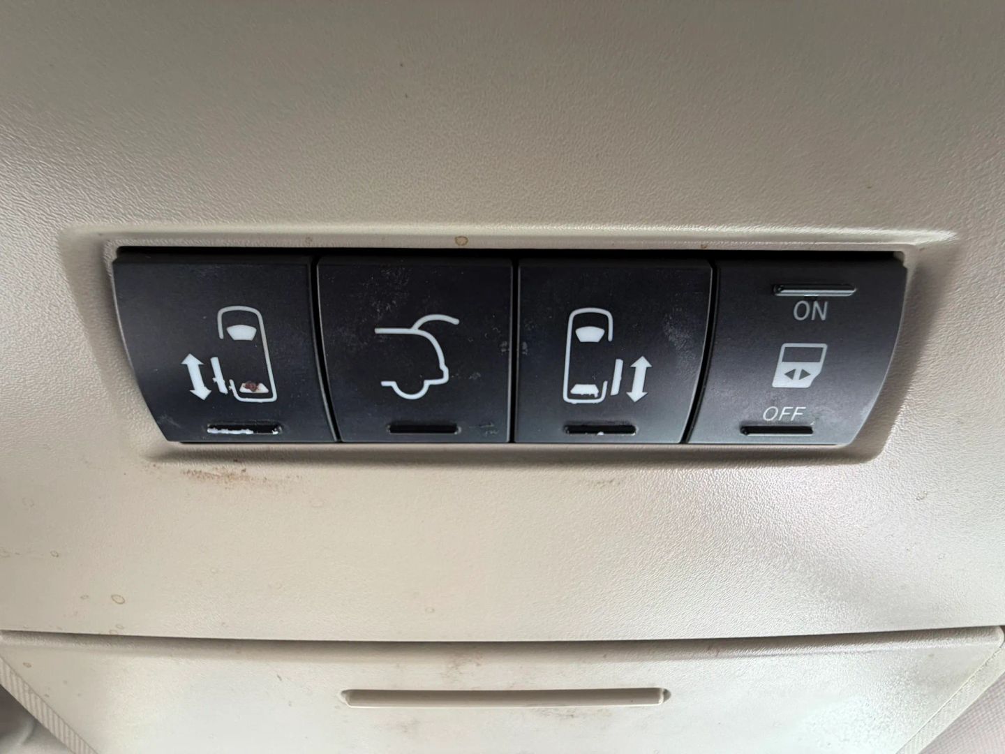 Chrysler Town and Country photo 44