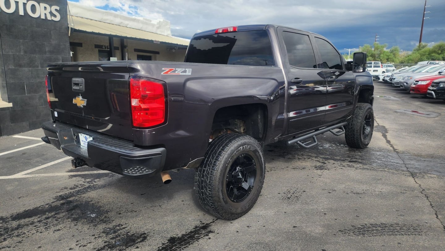 Chevrolet Silverado photo 4