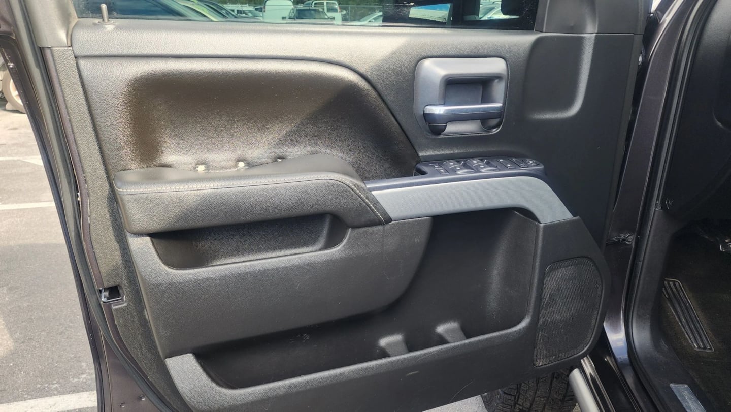 Chevrolet Silverado photo 22