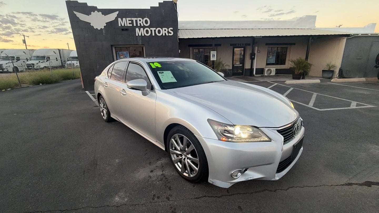 Photo 2 of this Lexus GS 350