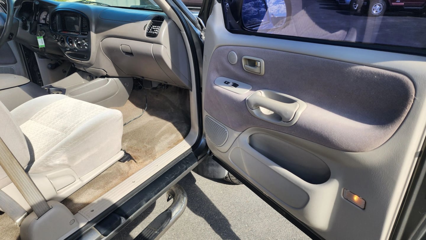 Photo 16 of this Toyota Tundra