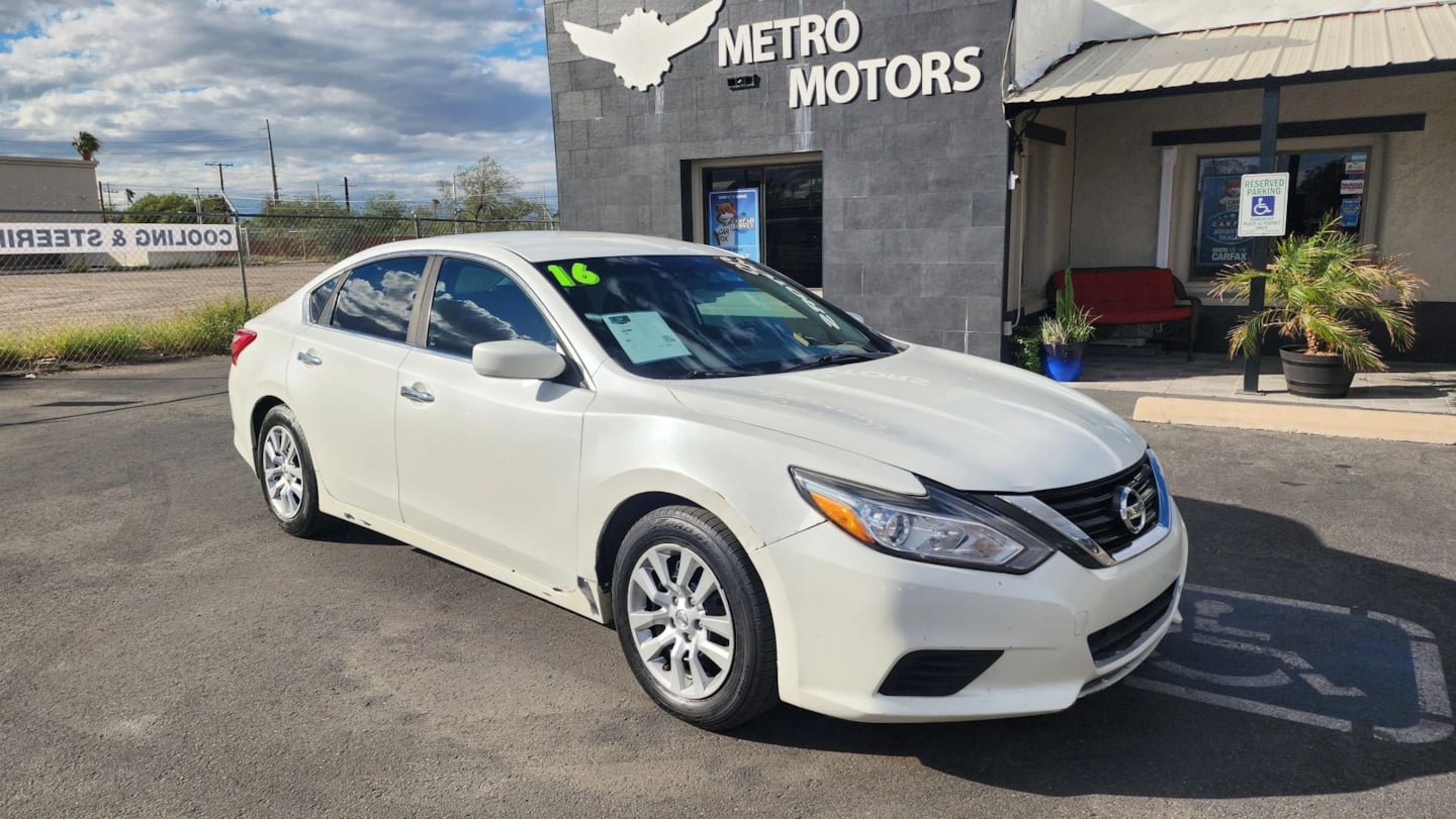 Photo 2 of this Nissan Altima