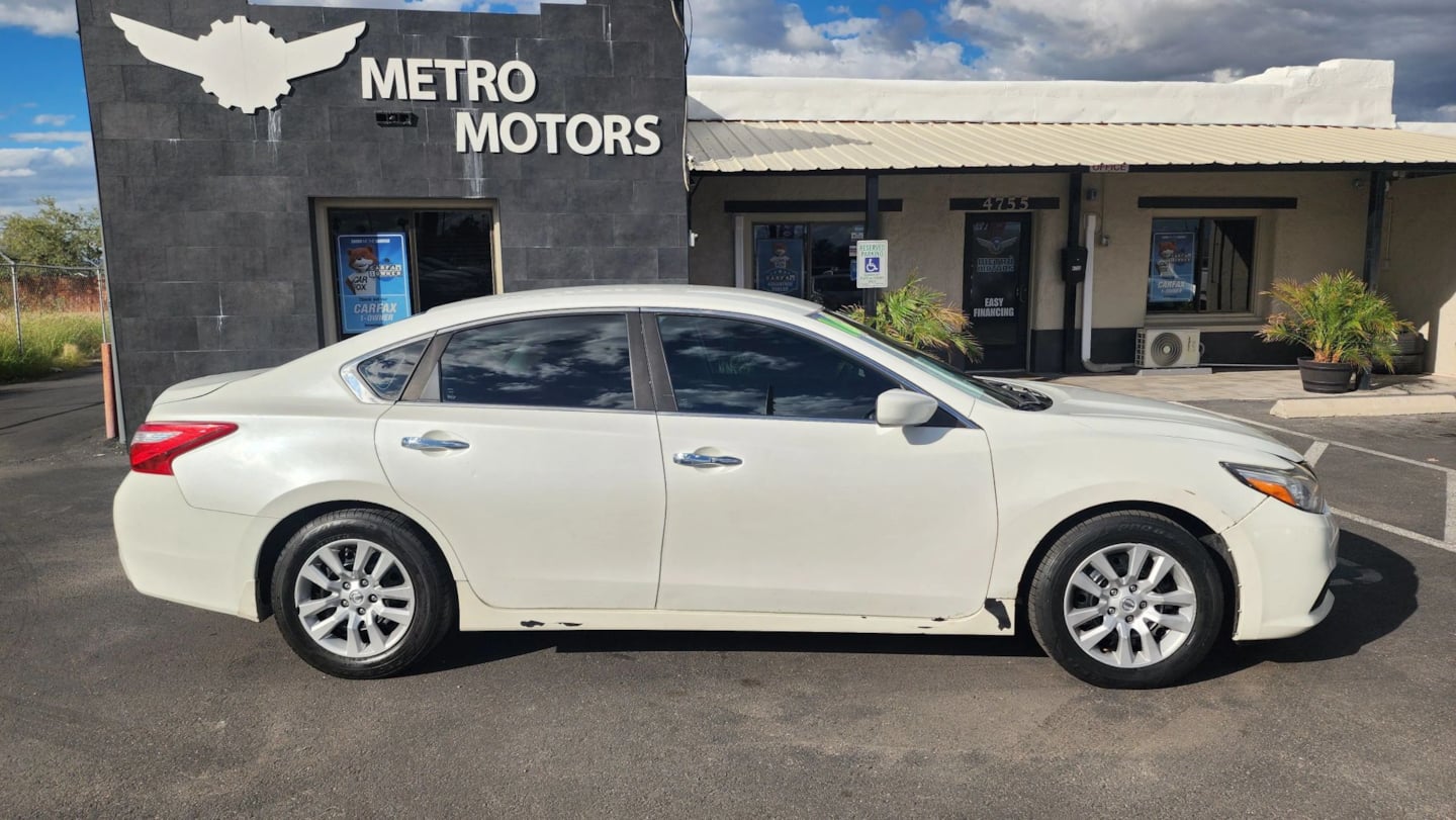 Photo 3 of this Nissan Altima