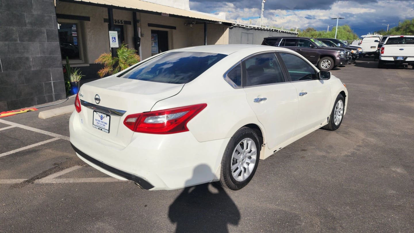 Photo 4 of this Nissan Altima
