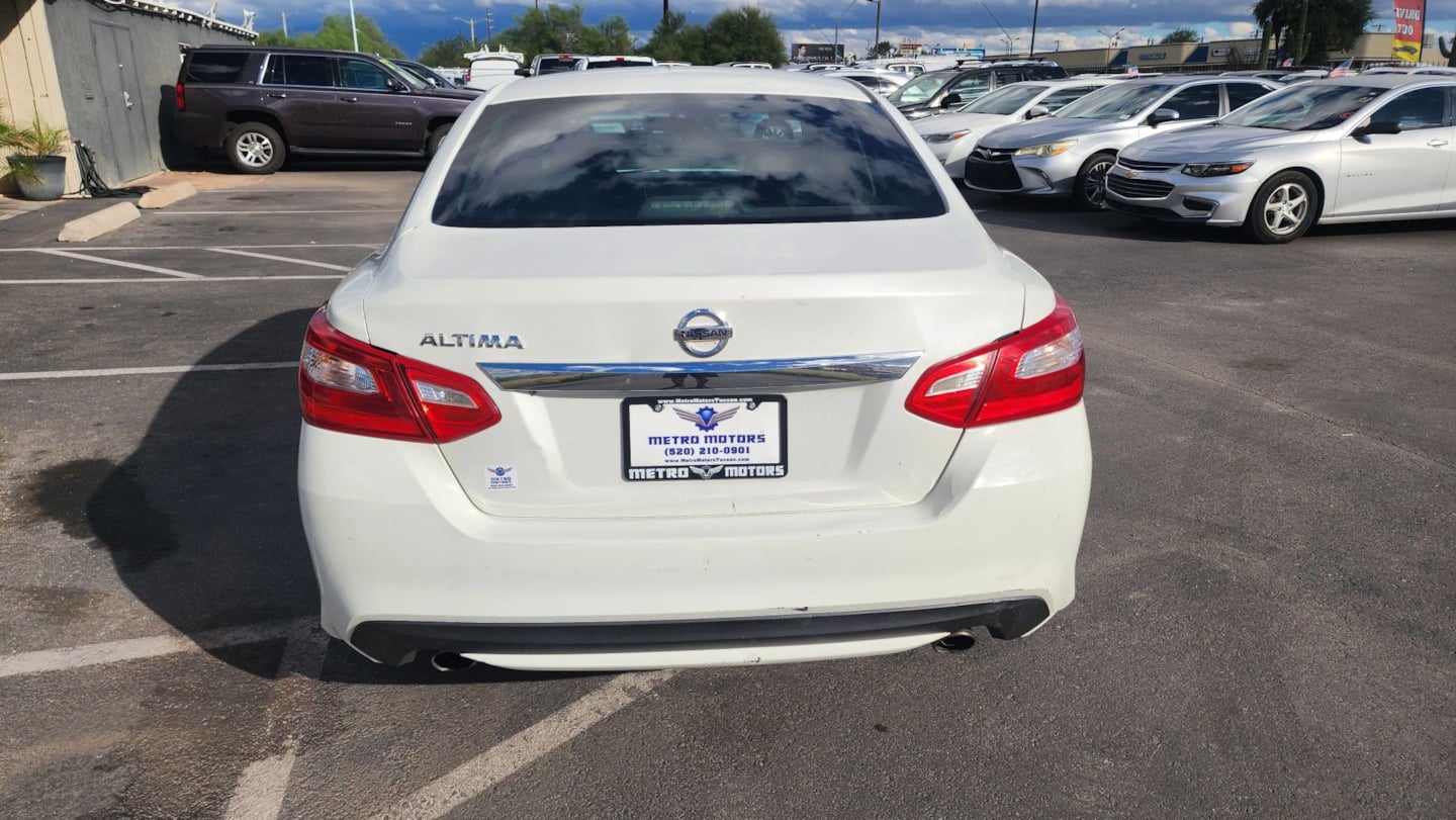 Photo 5 of this Nissan Altima