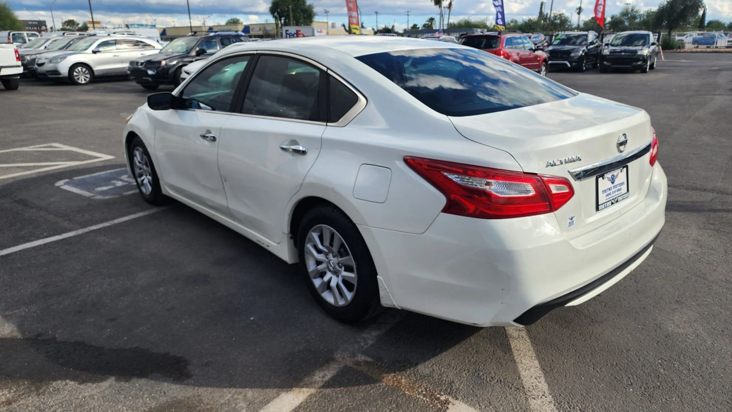 Photo 6 of this Nissan Altima