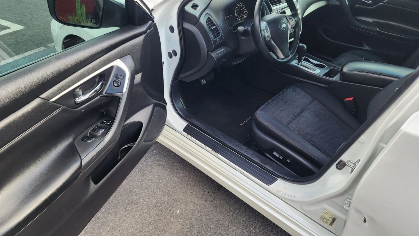 Photo 10 of this Nissan Altima