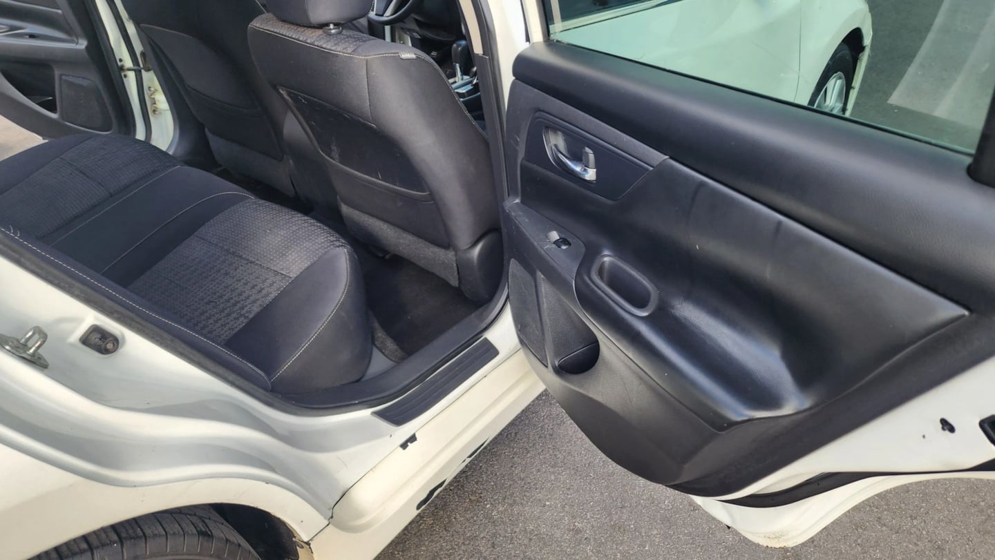 Photo 14 of this Nissan Altima