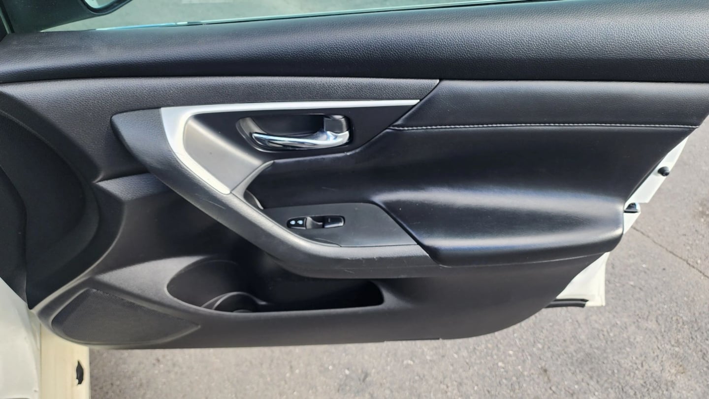 Photo 19 of this Nissan Altima